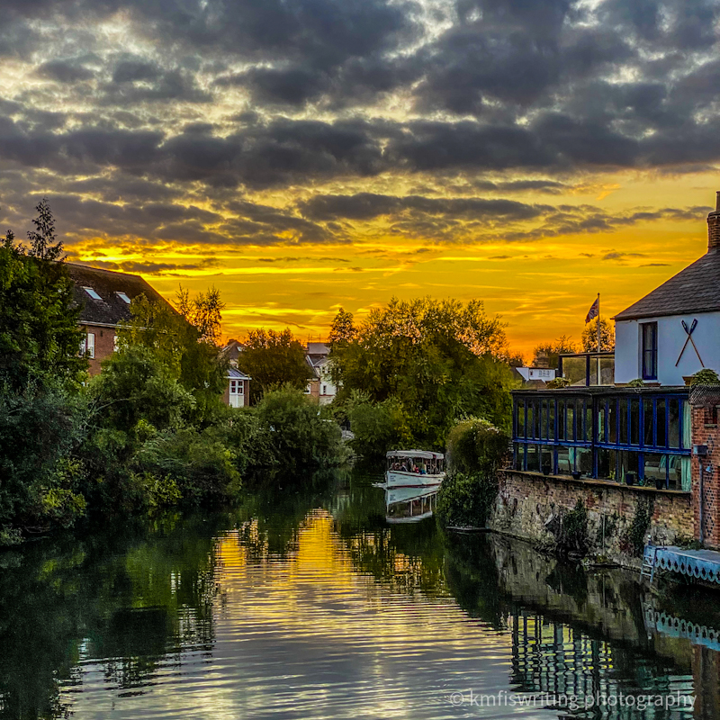 Oxford sunset on the River Thames - best things to do in Oxford England