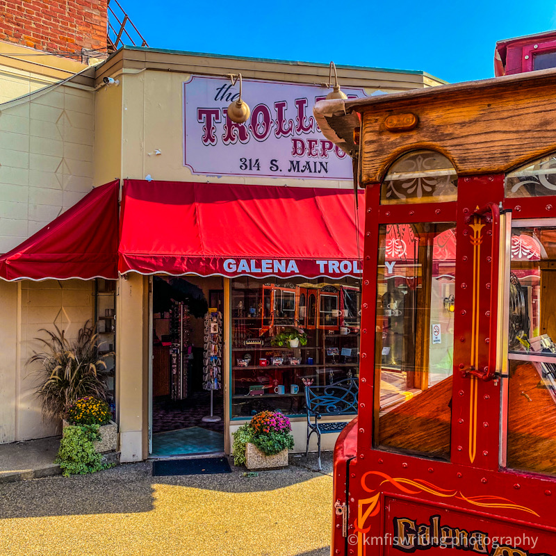 Best historic homes and architectural tour in Galena lllinois Trolley Depot Galena Trolley Tours