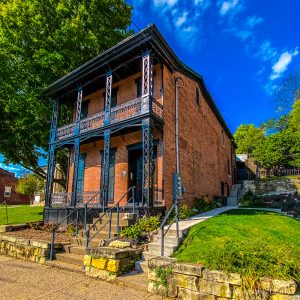 Best historic homes tour in Galena lllinois Trolley tours